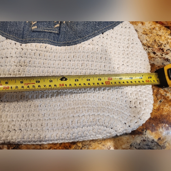 Tommy Hilfiger crochet purse. - Picture 7 of 8